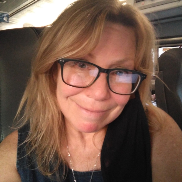 Meet your Posher, Sandy - Picture 6 of 7